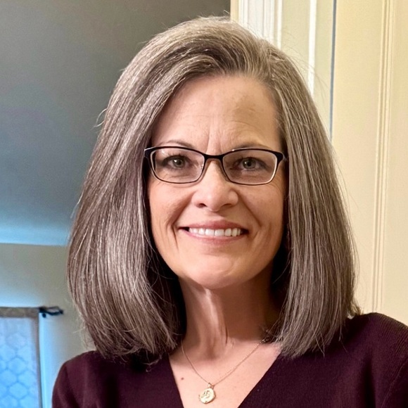 Meet your Posher, Julie - Picture 1 of 1